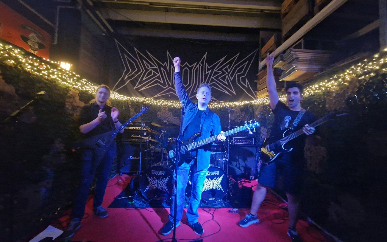 Tidestone live on stage